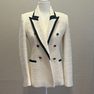 Zara Ivory and Black Blazer for Women
Like New Condition-see notes